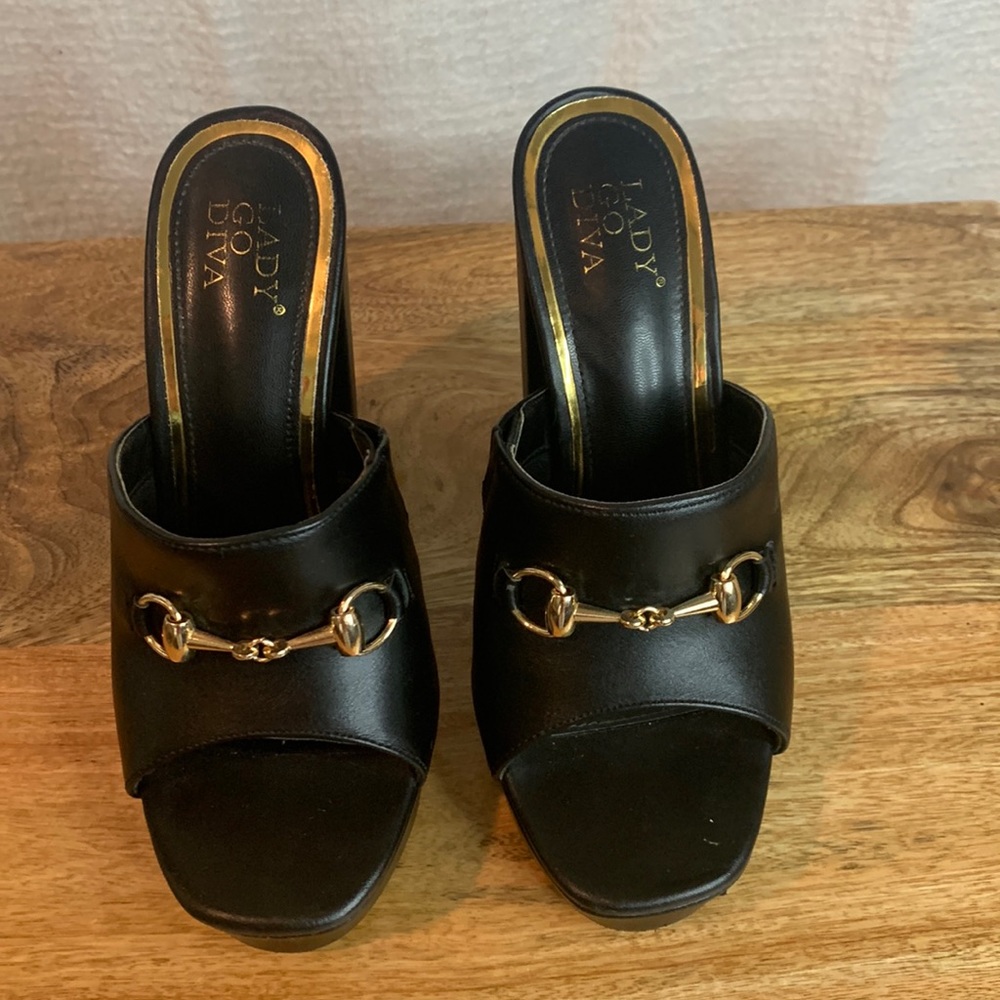 Lady Godiva platform slides in black